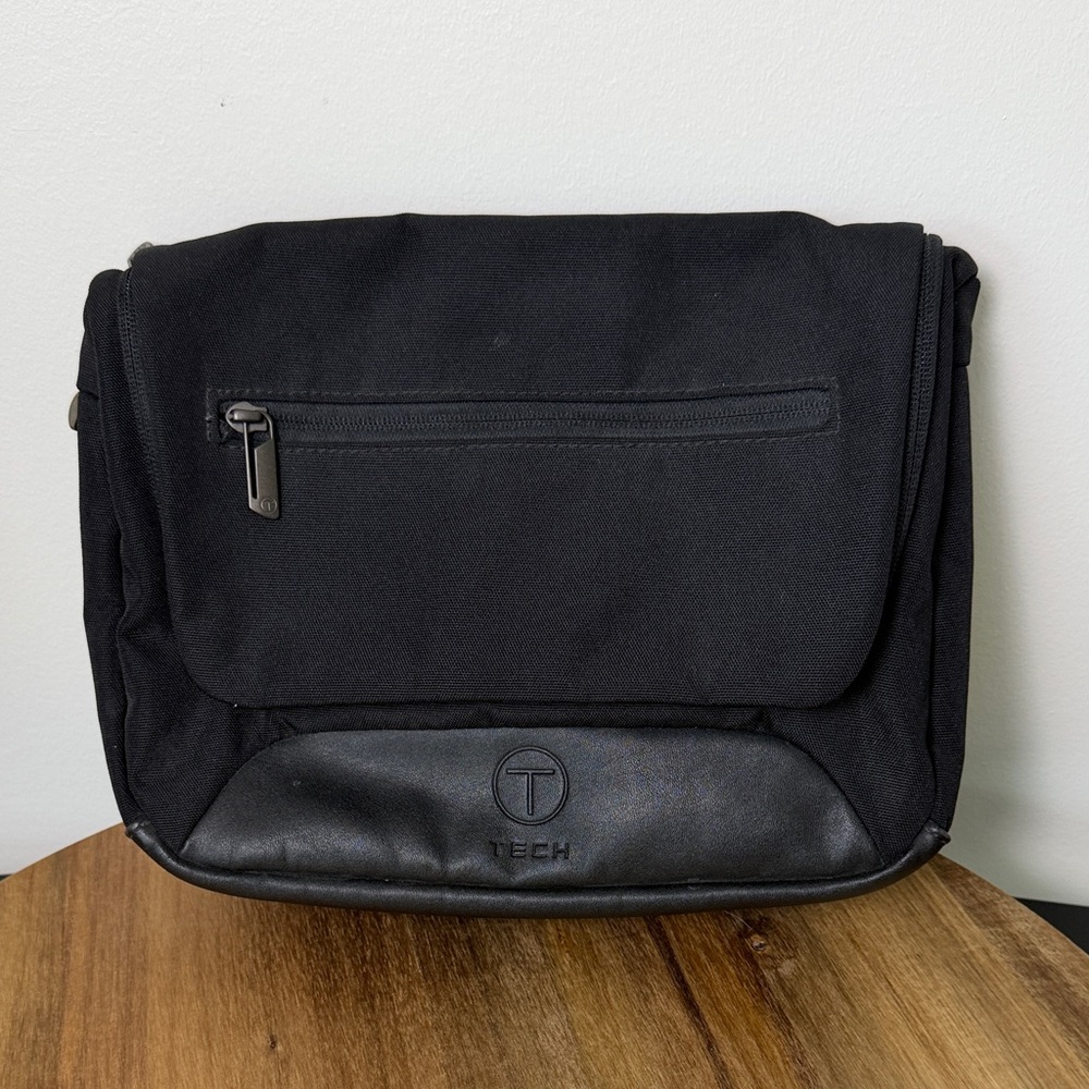 Tumi Black Men's Toiletry/Tech Organizer Bag